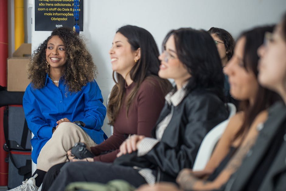 Portrait eines berufstätigen Einsteigers mit Laptop